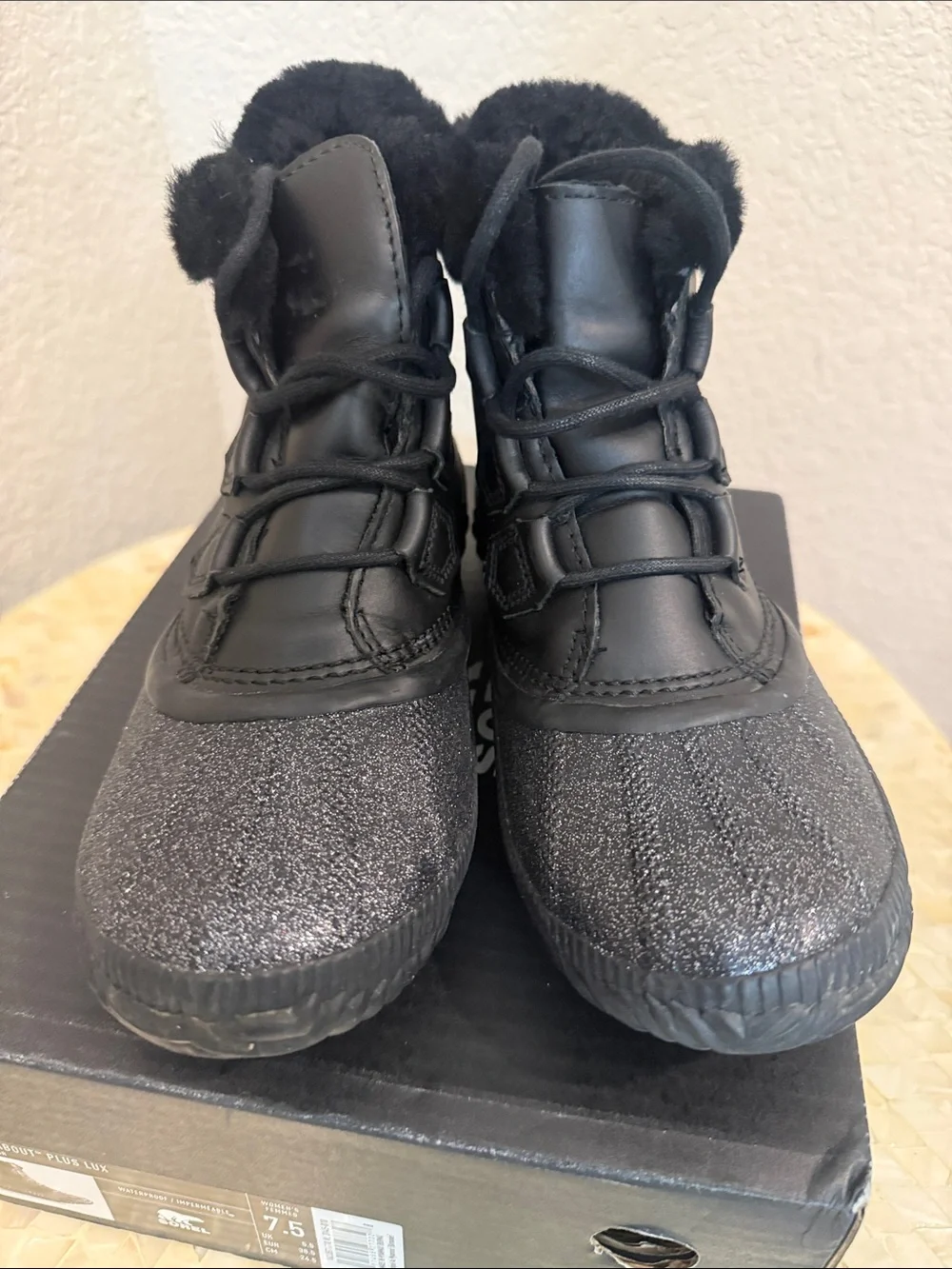 Sorel Black womens Out N About Plus Lux Boot size 7.5
